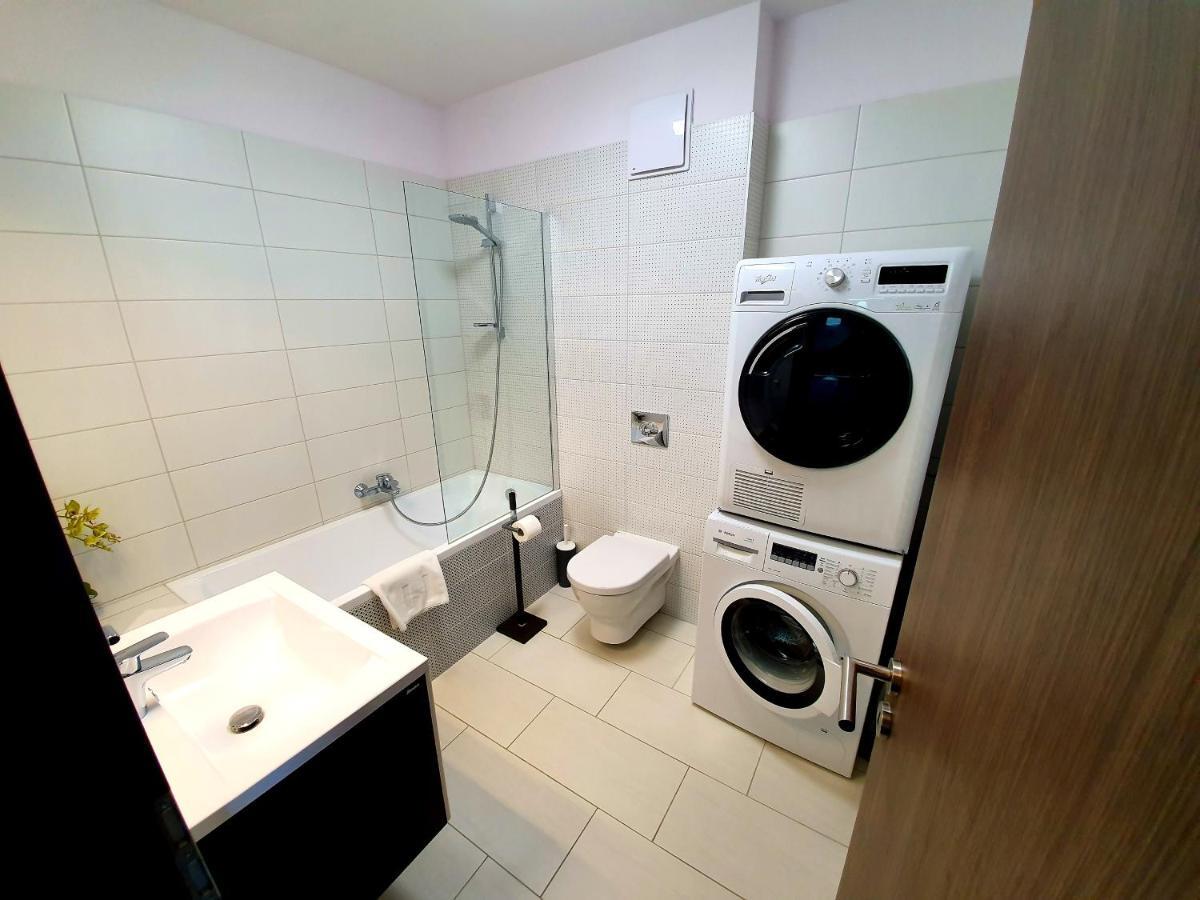 Intro Apartman ชาร์วาร์ ภายนอก รูปภาพ